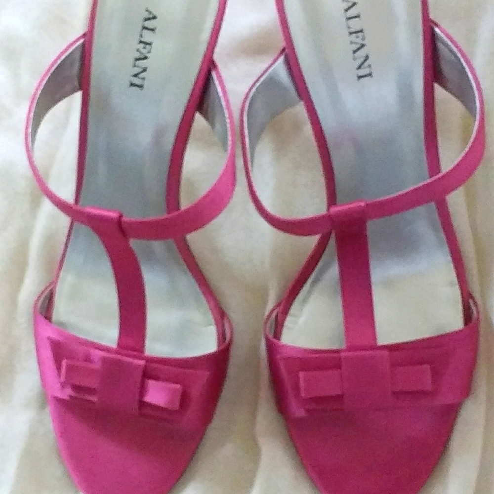 Alfani Georgous Pink heels